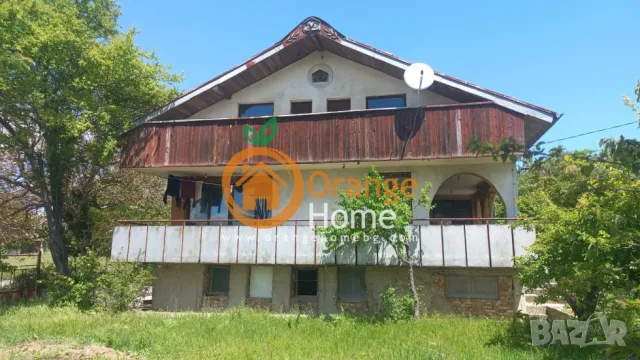 Отлична триетажна масивна къща 240 м2, на 13 км от Варна, с. Орешак