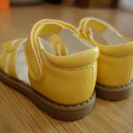нови лачени сандали Mothercare, 21.5ти номер, снимка 6 - Детски сандали и чехли - 15468365