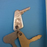 Ключ за стар мотор, снимка 1 - Антикварни и старинни предмети - 12381044