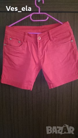 червени дънкови къси панталонки 
