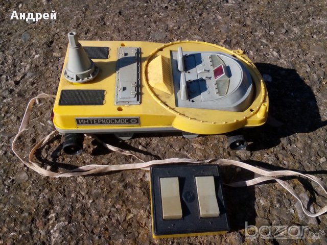 Стара руска играчка Луноход