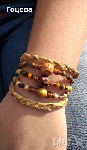 Сет от 5 гривни от Естествена кожа, Естествен велур, мед и дървени мъниста., снимка 1