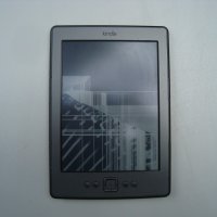 Продавам счупен Amazon Kindle D01100
