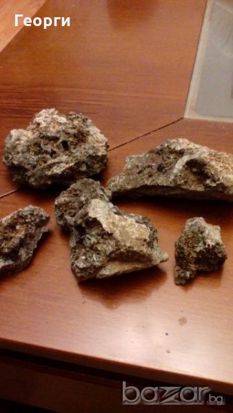 Епидот камъни- зелени кристали, снимка 1