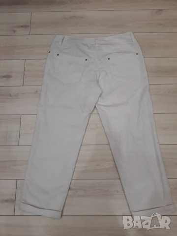 Бял дамски панталон марка Роси 7/8, снимка 2 - Панталони - 23455226