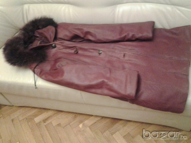 Продавам дамско яке от естествена кожа цвят бордо