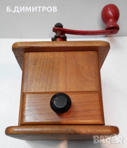 Стара ръчна дървена кафемелачка, снимка 11 - Антикварни и старинни предмети - 24473817