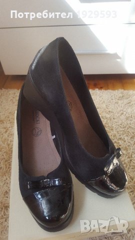 Черни обувки естествен велур марка Lasocki, снимка 1 - Дамски ежедневни обувки - 21676335
