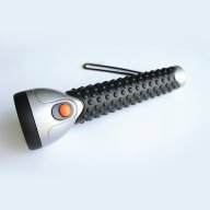 Фенер с гумена дръжка и батерии 3xR20 1,5V, снимка 1 - Прожектори - 17441385