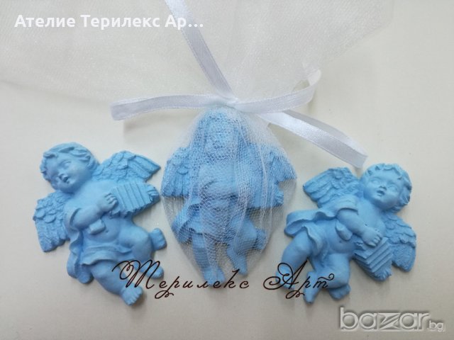 Ангелче в синьо-подаръци за гости