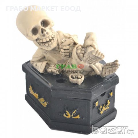 Сувенирен пепелник - скелет върху ковчег, снимка 1