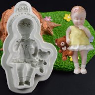 бебе момиче с мече силиконов молд калъп форма украса декорация торта фондан глина шоколад и др, снимка 1 - Форми - 16527666