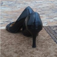 Черни лачени отворени обувки на ток, снимка 3 - Дамски обувки на ток - 14907096