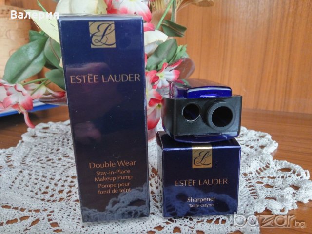 Estee Lauder помпичка за фон дьо тен, снимка 1 - Декоративна козметика - 20780755