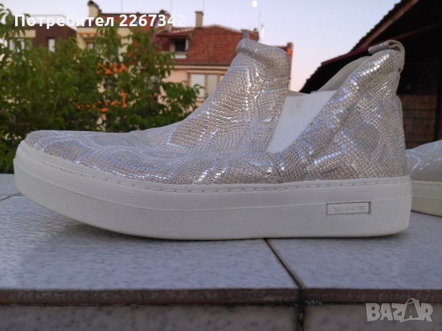 Високи кецове 39