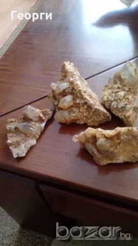 Кристали на кварц върху скала лот 4броя.