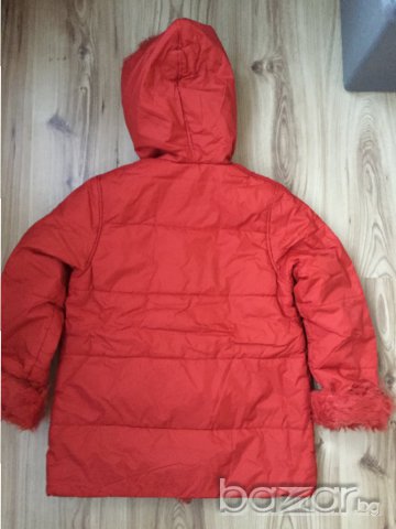 Детско яке LC WAIKIKI, за 8г/128см, с пухчета на качулка и ръкавите, отвътре с вата, коралов цвят, снимка 2 - Детски якета и елеци - 15855686