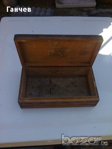 Стара дървена кутия, снимка 3 - Антикварни и старинни предмети - 13875563