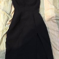 Дамска черна рокля с цепка, снимка 1 - Рокли - 24845455