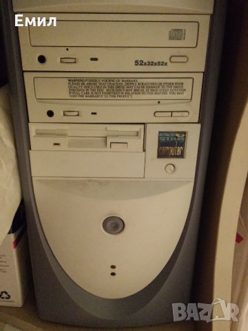 Продавам стационарен компютър с монитор, тонколони, мишка и клавиатура втора употреба