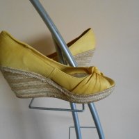 Обувки на платформа  Bershka патешко жълто , снимка 3 - Дамски ежедневни обувки - 21214791