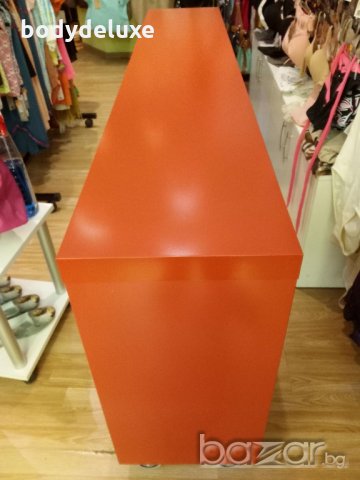 Ikea оранжева маса на колела, снимка 1 - Маси - 21354486