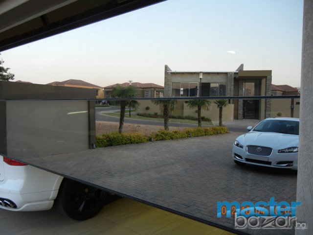 Секционни и Ролетни Гаражни Врати,Двигатели за Плъзгащи и Люлящи Врати,Бариери,Паркинг заключване., снимка 5 - Дограми - 7455284