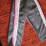 Долнище на детски анцуг с кант в сиво, размер 98, ново, снимка 4 - Детски панталони и дънки - 10725395