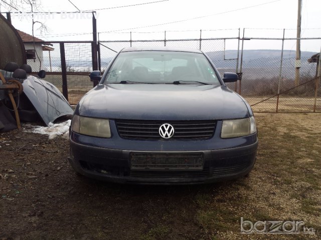 Фолксваген Пасат 2.3 VR5 на части, снимка 2 - Автомобили и джипове - 17395123