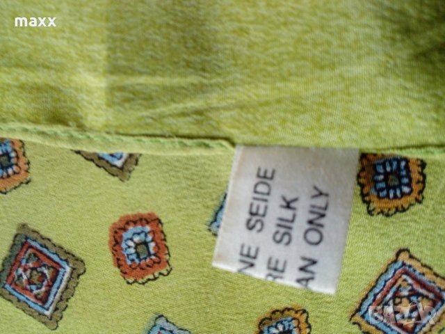 Шал коприна, зелен с дребни фигурки 50 х 50 см , снимка 1