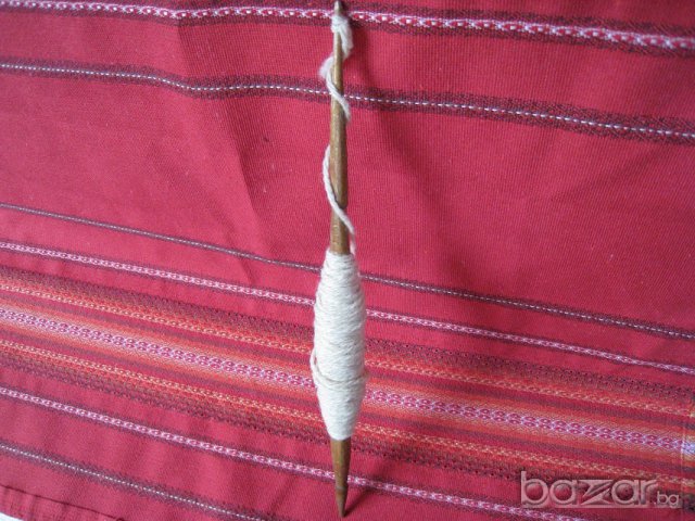 Стара битова хурка и статуетка