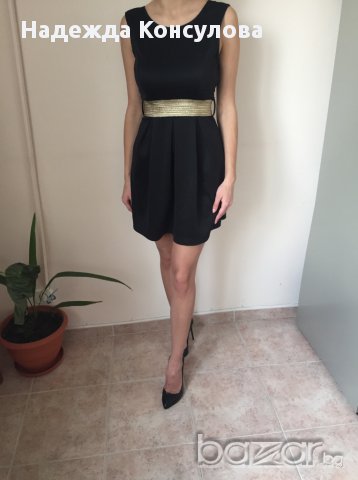 *Черна рокля със златист колан