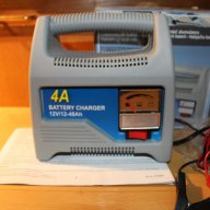 Зарядно устройство за акумулатори, снимка 1 - Аксесоари и консумативи - 8339387