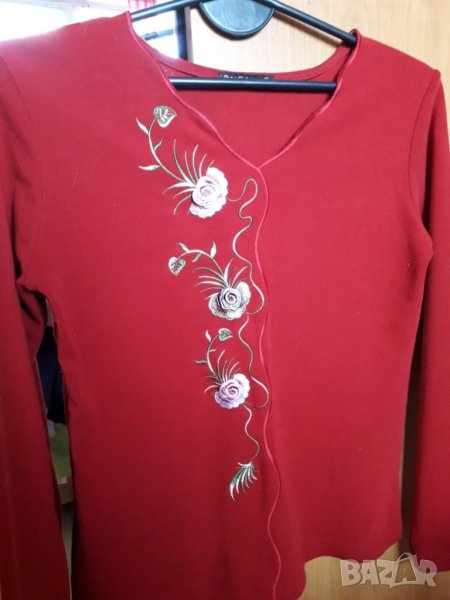 Дамска блуза с бродирани апликации, снимка 1