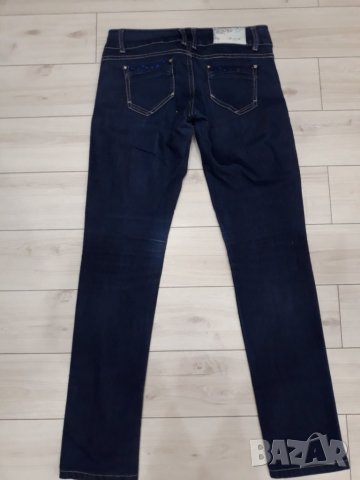 Тъмносини дамски дънки марка R.Marks със сини камъчета на джобовете, снимка 3 - Дънки - 23815344