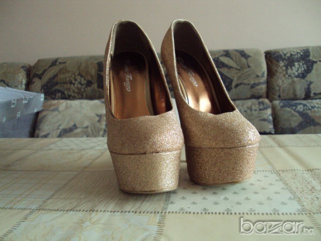 Продавам дамски обувки златисти-Rose Tango, снимка 5 - Дамски ежедневни обувки - 13469013