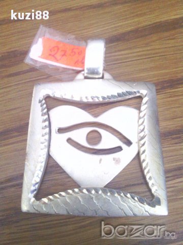 Продавам сребърна висулка