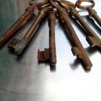 Стари ключове , снимка 1 - Антикварни и старинни предмети - 22424890