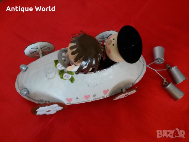 Шведска Ламаринена Играчка Автомобил Младоженци, снимка 2 - Антикварни и старинни предмети - 24550035