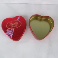 Метална кутия от бонбони във формата на сърце за колекционери Lindt Lindor , снимка 3 - Други ценни предмети - 13904979