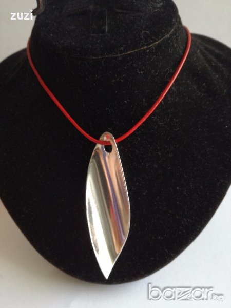 Сребърна висулка  на червена естествена кожа - сребро проба 925 , снимка 1