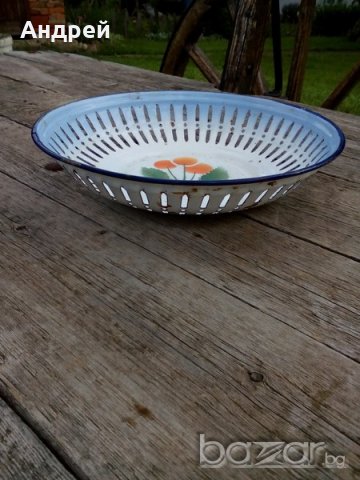 Стара емайлирана фруктиера