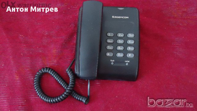 Продавам Жичен домашен телефонен апарат Сагемком с лед индикатор, снимка 1 - Други ценни предмети - 10975486