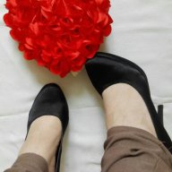 Дамски сатенени обувки на Кобел, снимка 2 - Дамски обувки на ток - 14453137