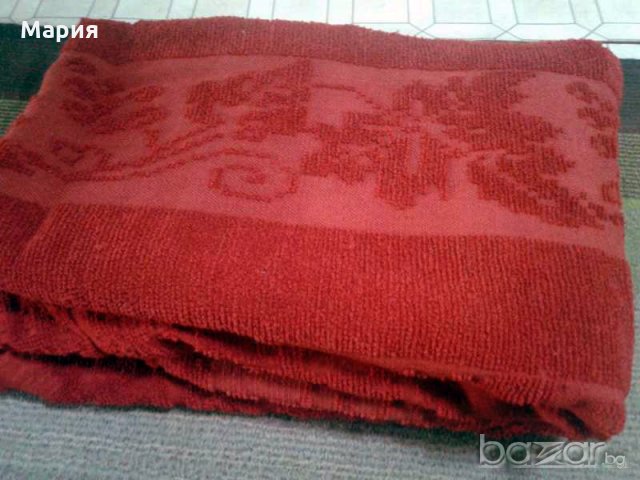 Червена кувертюра, снимка 3 - Покривки за легло - 19152501