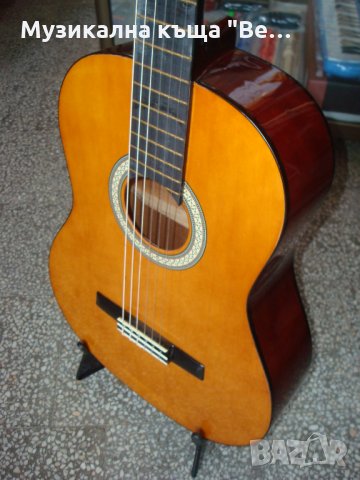 Класическа китара Valencia VC104 NAT, Размер 4/4, снимка 2 - Китари - 24706897