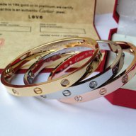 Дамска гривна Cartier LOVE реплика, снимка 9 - Гривни - 14981135