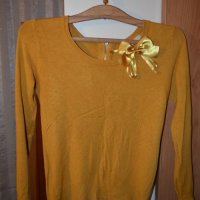Интересна блуза в цвят горчица със сатена падела отпред, снимка 1 - Блузи с дълъг ръкав и пуловери - 23676270