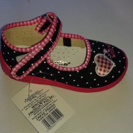 Детски пантофки с бродерия сърце- памучни с лепенка, снимка 1 - Бебешки обувки - 12594987
