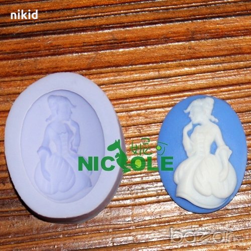 Дама с дълга бухнала рокля овал силиконов молд форма декор украса сладки фондан мъфини и шоколад, снимка 1